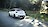 Fehér Nissan Micra halad az erdei úton